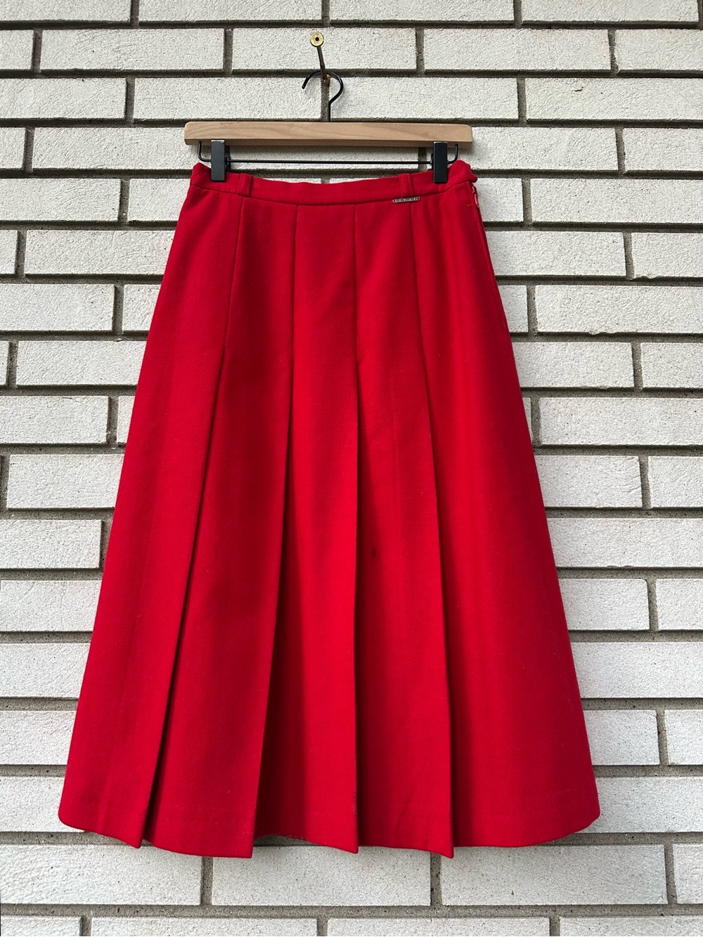 Geiger Tyrol Vintage Red Pure Wool Pleated Midi Skirt Austrian US 8 Heritage